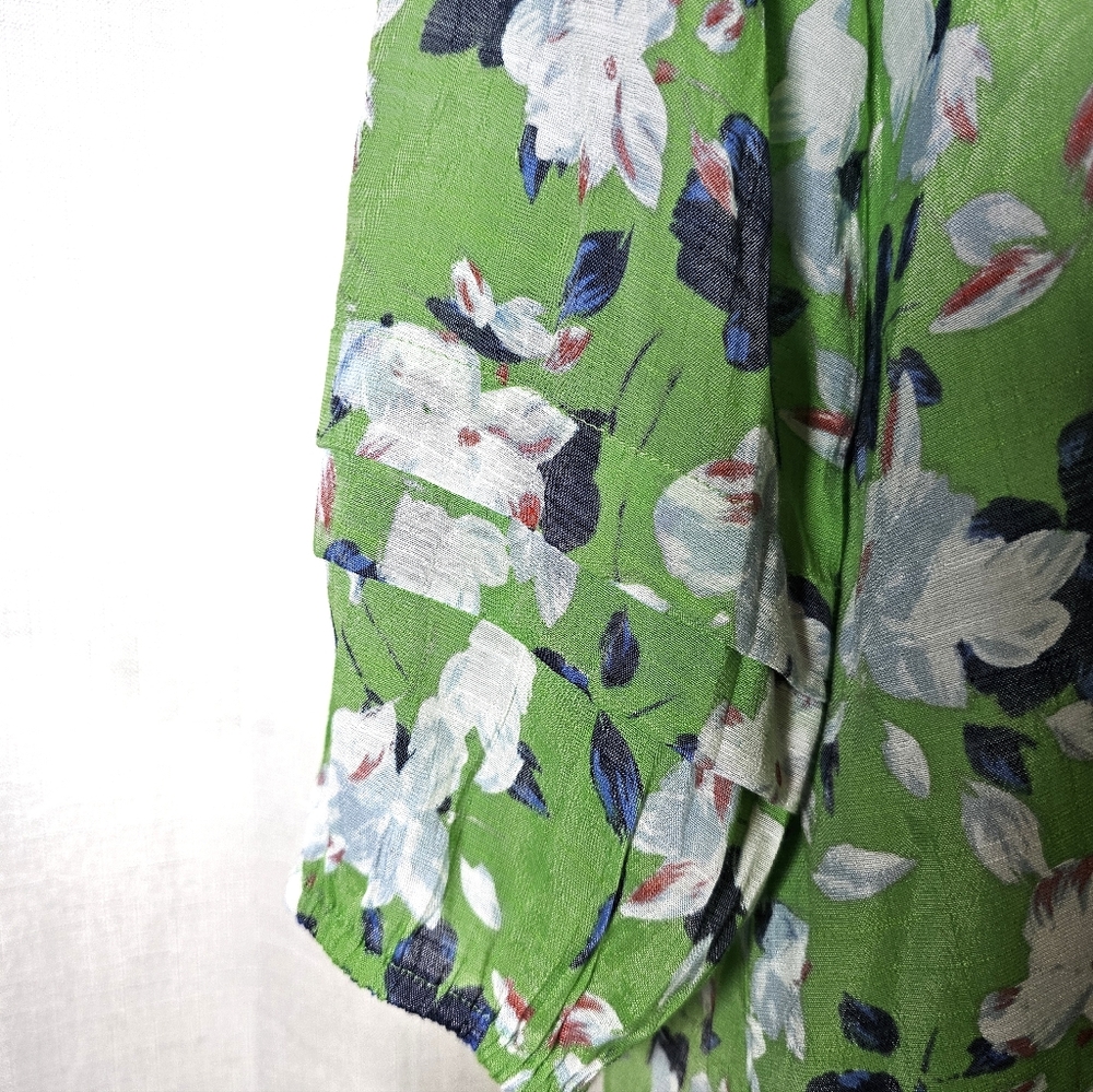 3/$20 Hope & Harlow Floral Top - Picture 7 of 8